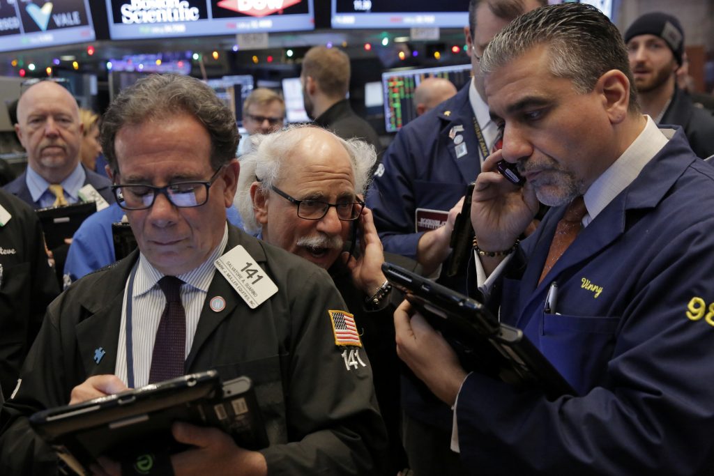 Wall Street cae por problemas regulatorios que enfrentan Alphabet y