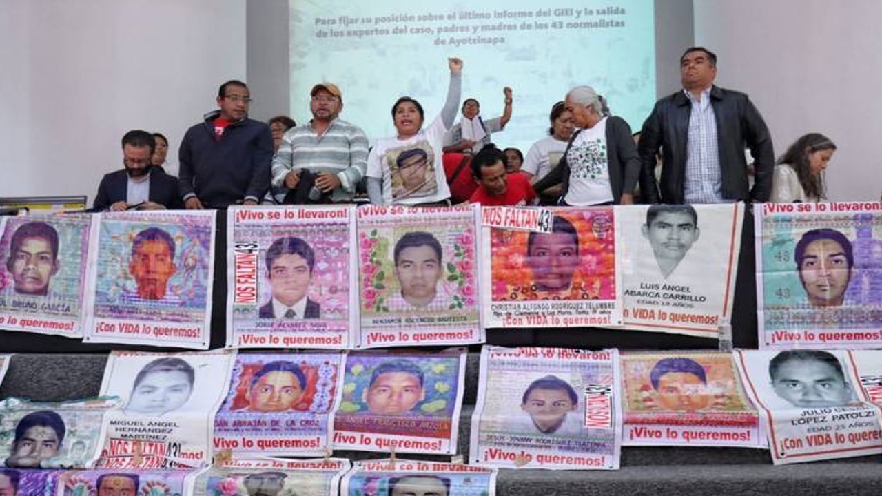 AMLO nos está fallando: padres de los 43 de Ayotzinapa exigen que ...
