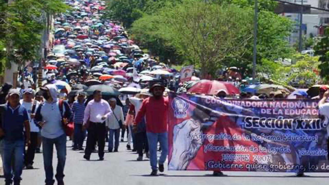 Maestros se van a paro de 24 horas y marchan en Oaxaca (nota de Genaro ...