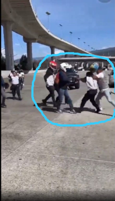 [#VIDEO] Motociclistas se enfrentan y golpean a elementos de la Guardia ...