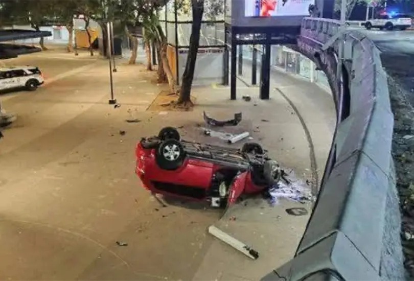 [#VIDEO] Camioneta impacta y cae desde la Glorietas de Insurgentes en ...